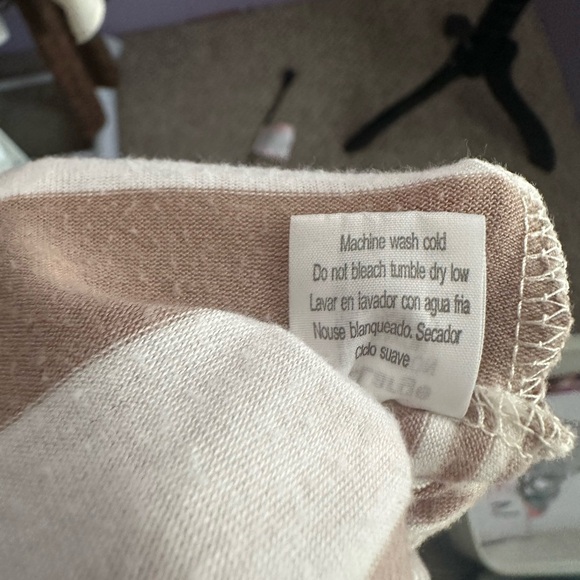 Nine 1 Eight Tan and Ivory Striped Tunic Style Shirt with Bat Wing Sleeves - Picture 9 of 9